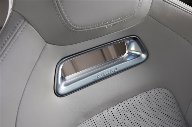 ジャガー初の電気SUV I-PACEを投入へ。価格は約925万円から