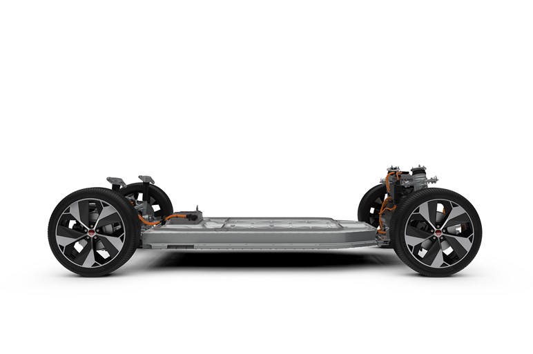ジャガー初の電気SUV I-PACEを投入へ。価格は約925万円から
