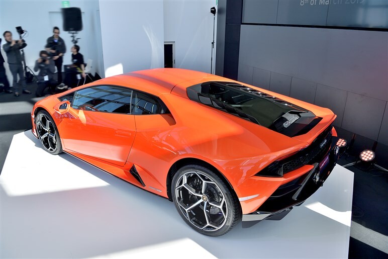 ランボルギーニ、ペルフォルマンテのエンジンを積むウラカンEVOを日本初披露