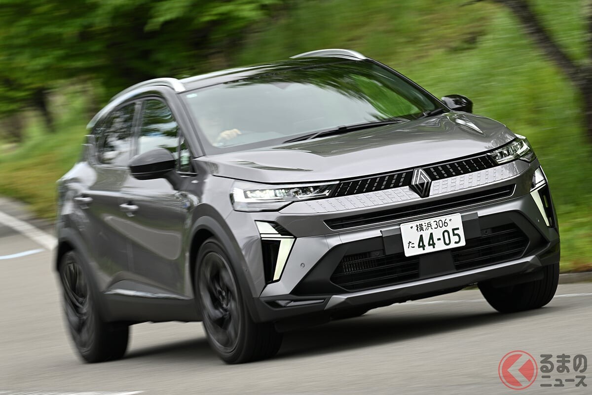 “超”低燃費な「コンパクトSUV」が大幅刷新！ 精悍マスクで「タフさ」もアップ！ ルノー「新型キャプチャー」2つのパワートレインの違いとは【試乗】