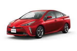 トヨタ プリウスをマイナーチェンジ 前後のデザインを一新。価格は251万8560円から