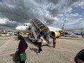 日本じゃ激レア！ クセ強すぎて話題の「シマシマ塗装の航空会社」機内はどんな？ 実際に乗ってみた結果