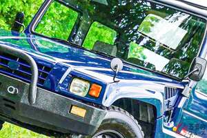 トヨタの「”10人乗り”SUV」登場！ 目がバグる「超ハイルーフ仕様」！ 広々内装＆斬新「デカすぎウィンドウ」で開放感MAX！ カクカクボディの「メガクルーザー」米で落札