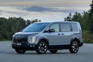 三菱自動車「デリカD:5」が話題！走行性能向上の新型が予約開始