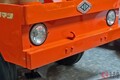 新車当時26万円！ 「3人」乗れる「めちゃ小さいクルマ」に大注目！ 4速MT搭載で「公道走行」もOKです！ 悪路も耐える庶民の“お手軽・多用途車両”「農民車 コマツ」の凄さとは