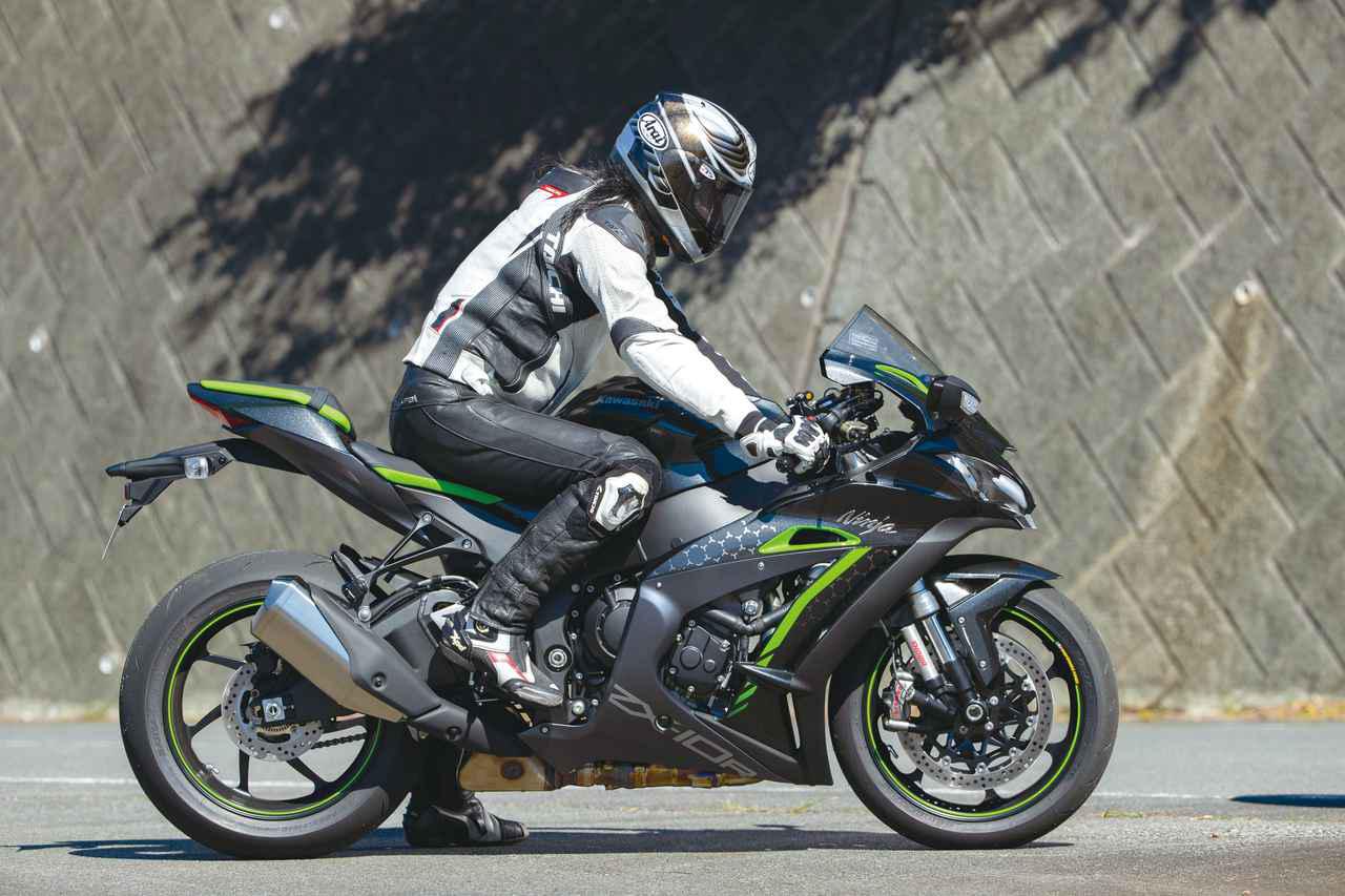 前傾のキツさはどのくらい 1000ccスーパースポーツバイクの足つき性とライディングポジションを比較 Webオートバイ の写真 11ページ目 自動車情報サイト 新車 中古車 Carview