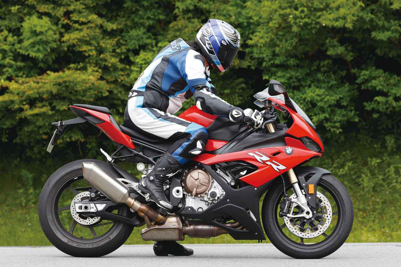前傾のキツさはどのくらい 1000ccスーパースポーツバイクの足つき性とライディングポジションを比較 Webオートバイ の写真 23ページ目 自動車情報サイト 新車 中古車 Carview