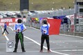 縁の下の力持ち！ バイクレースで旗を振る人は何者？