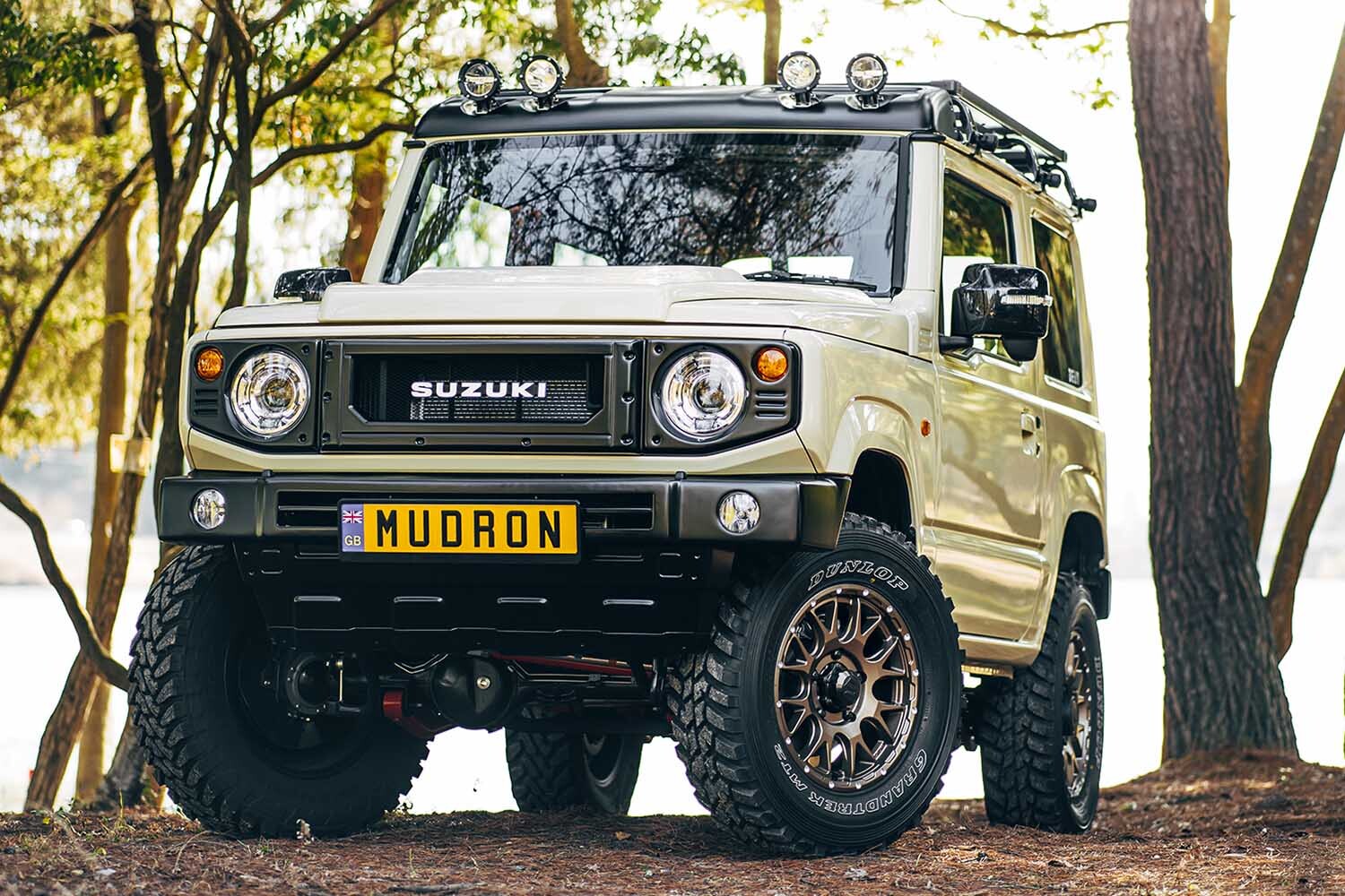 力強さとしなやかさを併せ持つ8交点メッシュを採用するWEDS ADVENTURE「MUD VANCE 08」