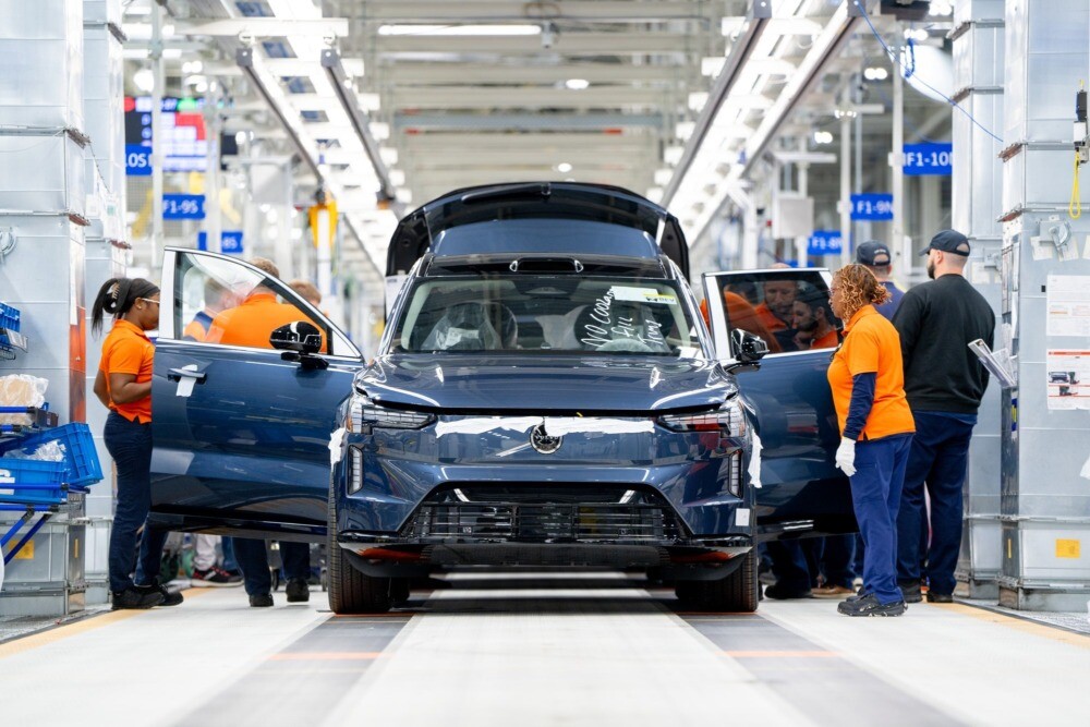 【EVのフラッグシップSUV】 最大航続距離600kmのボルボEX90 米チャールストン工場で生産を開始