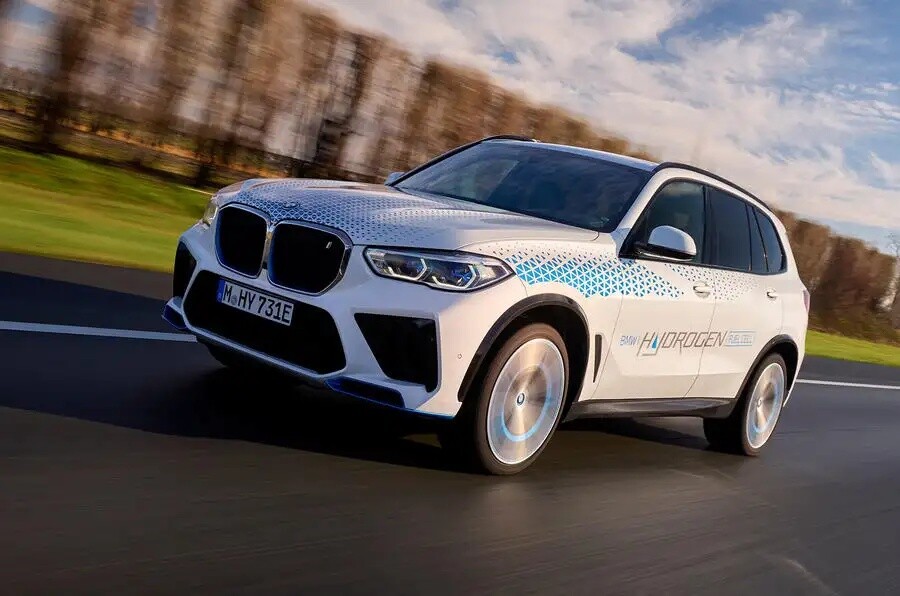 市販できそうな訴求力　BMW iX5 ハイドロジェンへ試乗　燃料電池スタックはトヨタ製