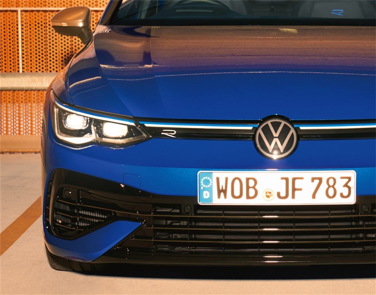 VWゴルフに最強の「R／Rヴァリアント」が追加。歴代最高320馬力、約640万円から