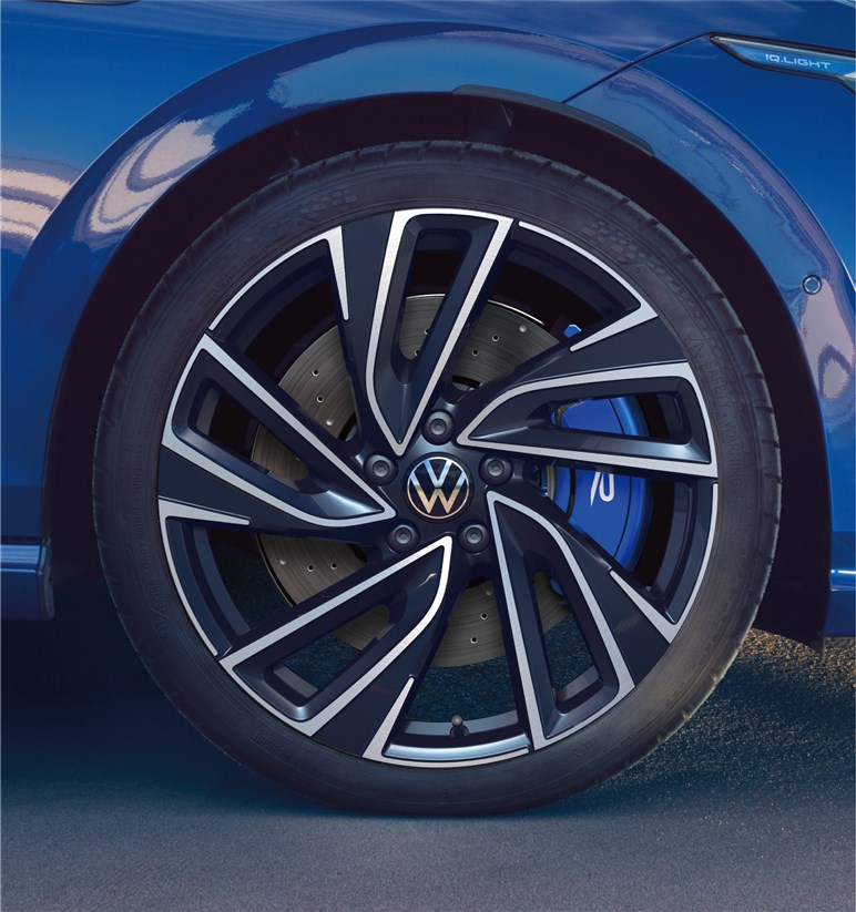 VWゴルフに最強の「R／Rヴァリアント」が追加。歴代最高320馬力、約640万円から