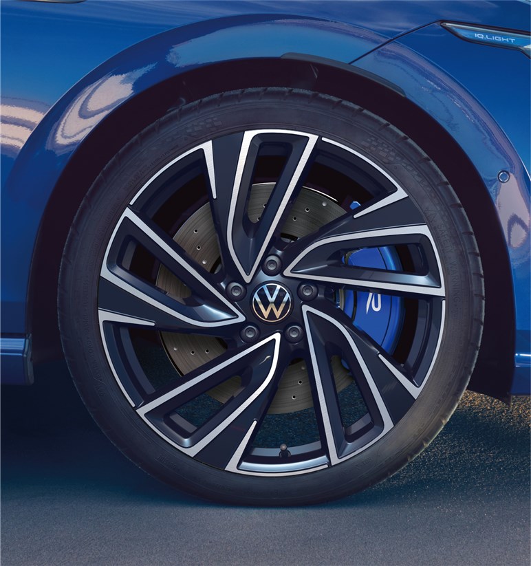 VWゴルフに最強の「R／Rヴァリアント」が追加。歴代最高320馬力、約640から