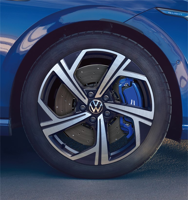 VWゴルフに最強の「R／Rヴァリアント」が追加。歴代最高320馬力、約640から