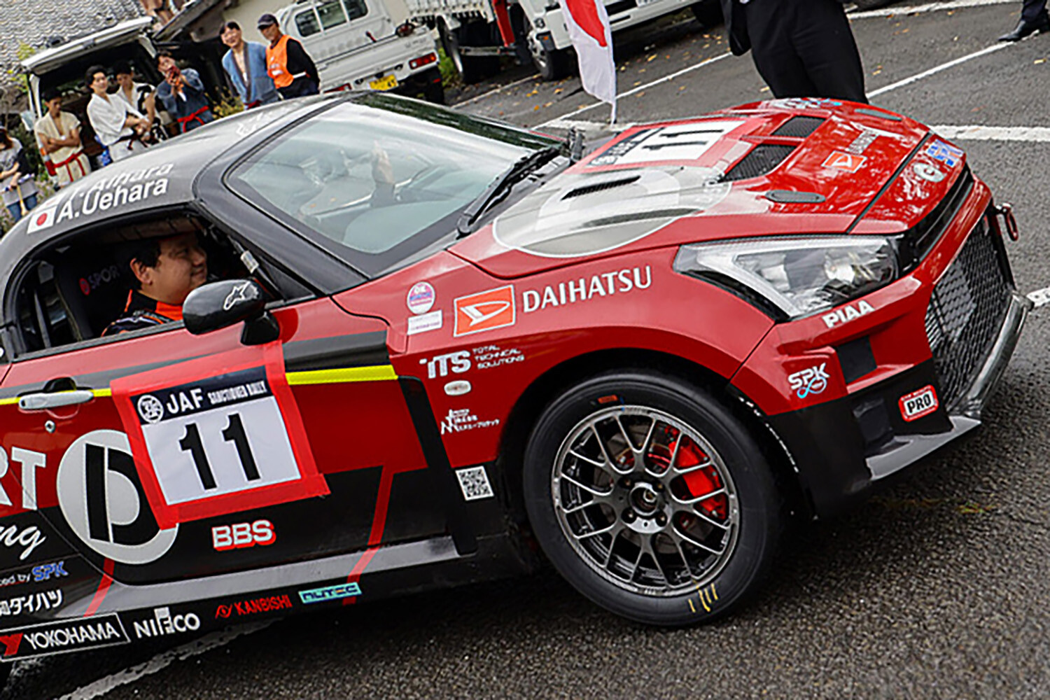 ロッキーのエンジンをぶち込んだ怪物コペンがバカッ速！　ダウンヒルにはRally1に匹敵する衝撃!!