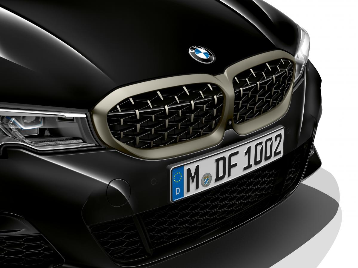 新型の日本上陸まで秒読み開始！ BMW3シリーズの新旧モデルをサイズ比較