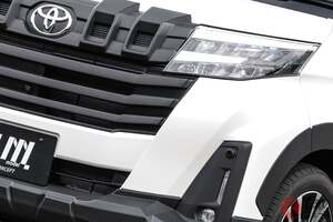 トヨタ「ルーミーSUV」!? 超タフ顔の「スライドドア“ワゴン”」にする“クロスオーバーランド”発売に反響多数！ 「SUVみたいでいい」の声も！ 全長3.7m級ボディに映える「model LM」専用パーツが話題に