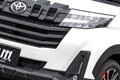 トヨタ「ルーミーSUV」!? 超タフ顔の「スライドドア“ワゴン”」にする“クロスオーバーランド”発売に反響多数！ 「SUVみたいでいい」の声も！ 全長3.7m級ボディに映える「model LM」専用パーツが話題に
