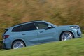 エンジン版より運転体験は上　BMW iX1 xドライブ30へ試乗　自信得にくい操舵感　更に欲しい強み