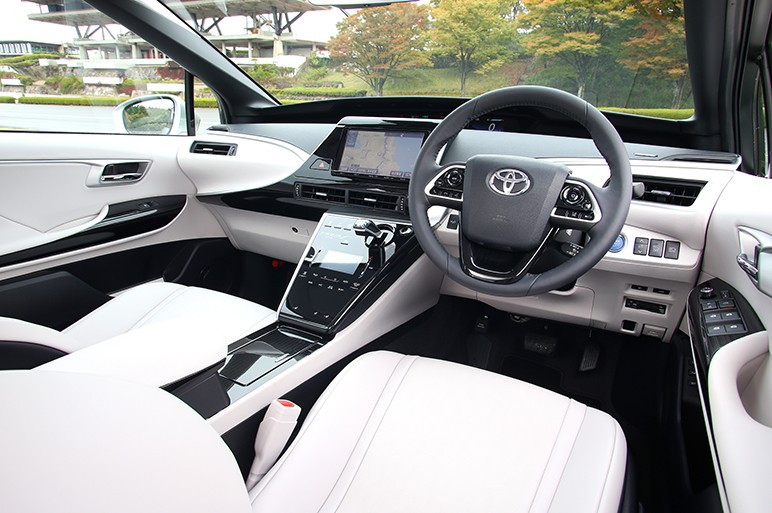 トヨタの量産FCVミライ、価格＆スペックも発表