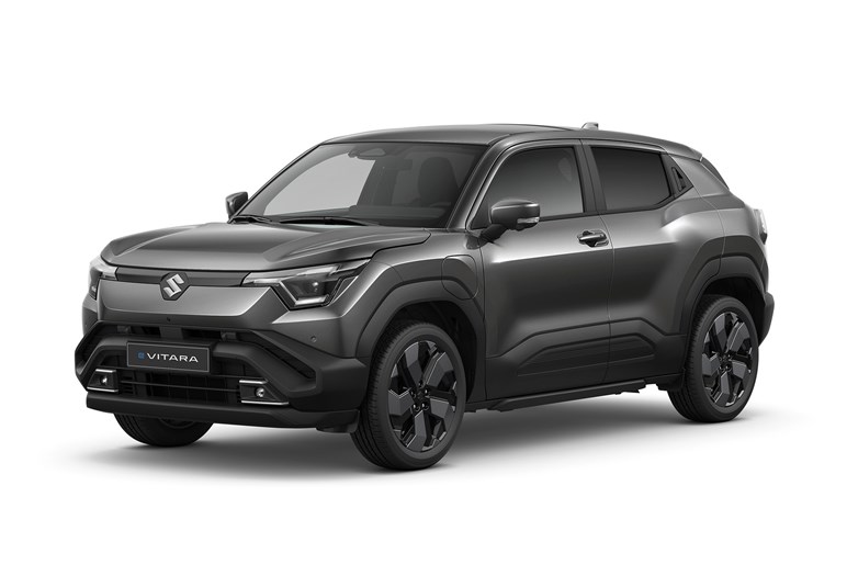 【トヨタ版の噂も】スズキ初のBEV「eビターラ」は多面体ボディと先進内装でBEV市場を席捲するか