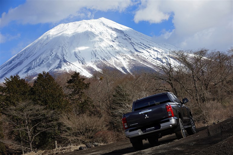 並のSUVでは“物足りない”人向け。三菱「トライトン」には非日常と上質感が同居する別世界がある