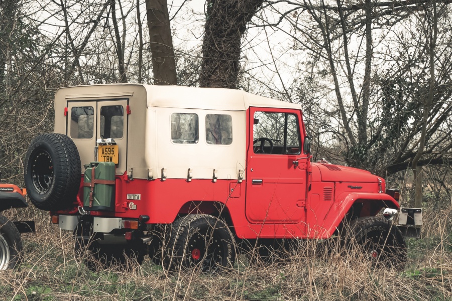 チャーミングな元祖suv ジープcj 7 トヨタ ランドクルーザー Fj40 2台を乗り比べ 前編 Autocar Japan 自動車情報サイト 新車 中古車 Carview