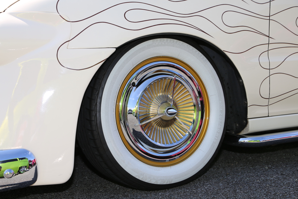 もともとタイヤは 白 かった 黒 化した理由といま 横だけ白いタイヤ が流行るワケ Auto Messe Web 自動車情報サイト 新車 中古 車 Carview