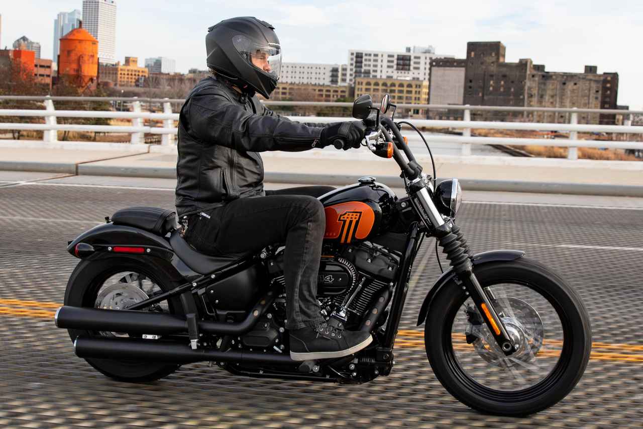 ハーレーダビッドソン21年モデル注目の1台 ミルウォーキーエイト114エンジンを新たに搭載した ストリートボブ114 Webオートバイ 自動車情報サイト 新車 中古車 Carview