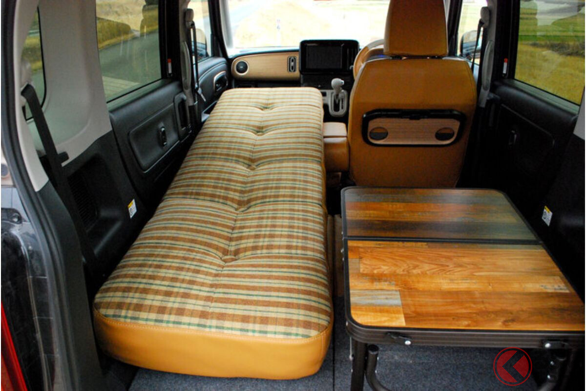 シングルベッド搭載の「女子1人 車中泊仕様」が凄い！モダン内装が可愛い、旅する小部屋の軽ワゴン「マローネ」とは