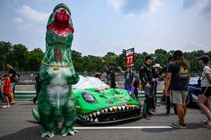 “恐竜カラー”のAOレーシング、トップカテゴリー参戦に向けメーカーと交渉中「慎重に取り組んでいる」