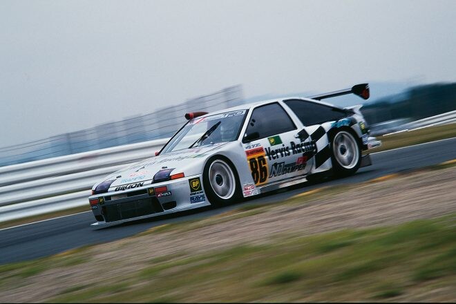 【忘れがたき銘車たち】懐かしい“ハチロク&#8221;が最新鋭マシンに⁉︎『JGTC AE86型スプリンタートレノ』