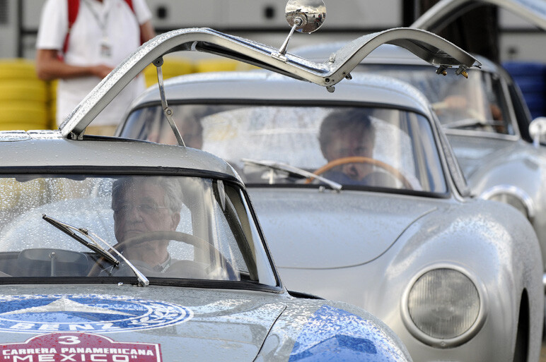 ル・マン・クラシック　数億円がサイドバイサイド