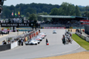 ル・マン・クラシック　数億円がサイドバイサイド