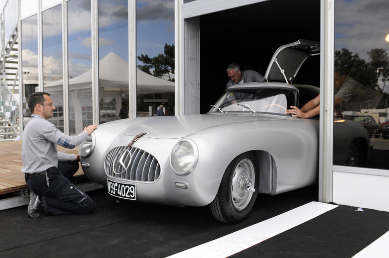 ル・マン・クラシック　数億円がサイドバイサイド