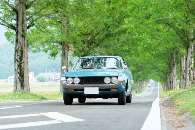 旧車オーナーに聞いたよく発生する愛車のトラブル、3位異音が発生、2位電装系、1位は？