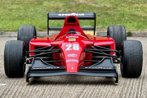“黒歴史F1”のジュニアカーがまさかの低落札！フェラーリ642の悲運