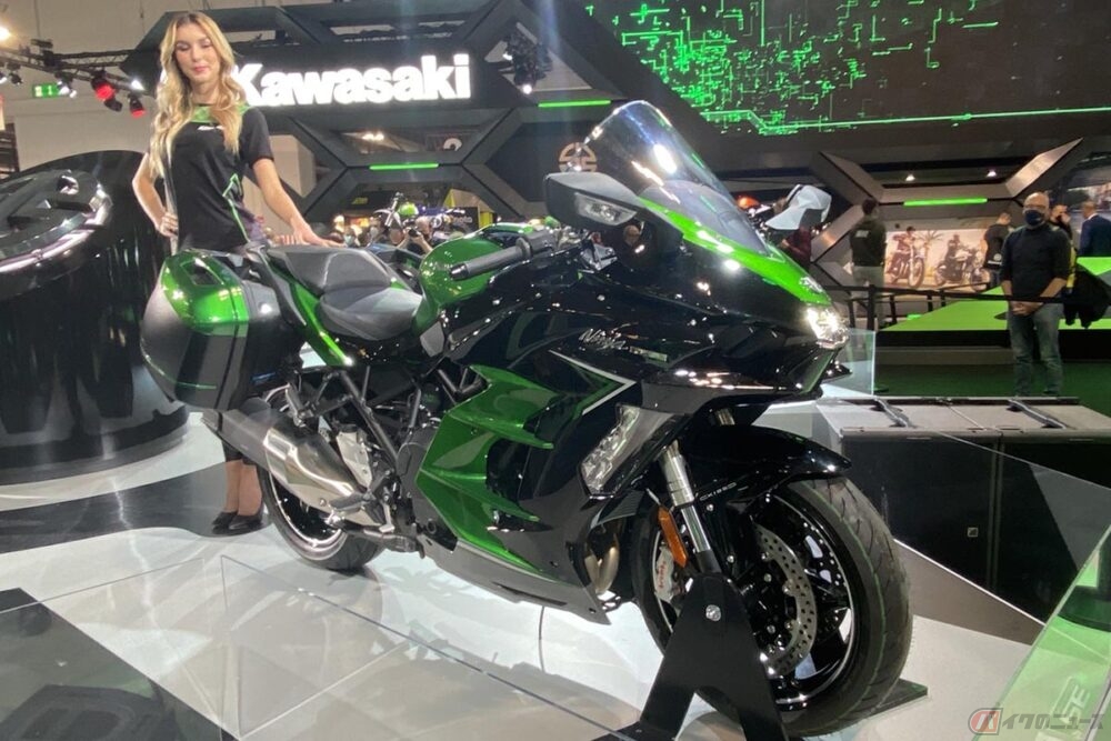 カワサキ Ninja H2 Sx シリーズ22年モデル公開 革新的なライダー支援機能を搭載した最新スポーツツアラー Eicma 21 バイクのニュース 自動車情報サイト 新車 中古車 Carview