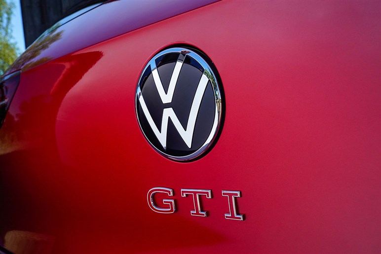 新型VWゴルフGTIは大人しい外観からは想像できない、現行GTIを大きく上回るスポーツ性能をもっていた