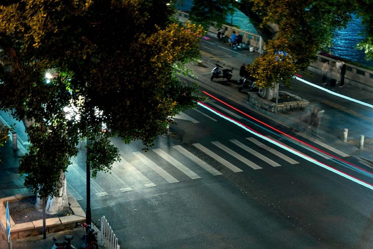 韓国に惨敗！ 交通行政の限界が生んだ「1万台の差」――日本の横断歩道は本当に安全か