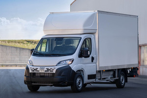 “キャンピングカーの王様”フィアット「デュカト」にEVトラック版が登場！ 新型「カーゴボックスBEV」が拓く、次世代バンライフの姿とは