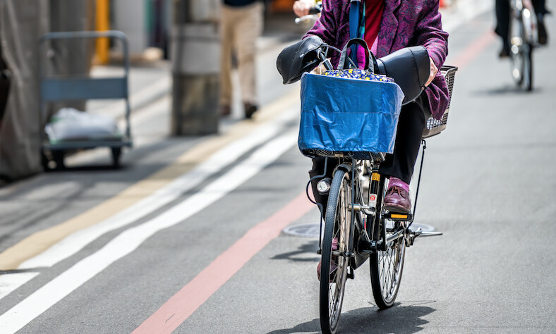 4割が「歩行者がいなければ歩道を走行する」、なぜ道路交通法を守る自転車利用者は増えないのか？