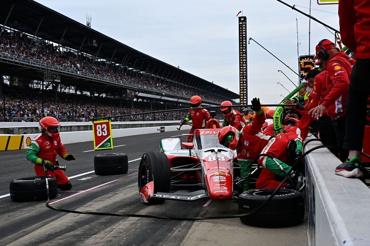 インディ500の歴史に残る“新人ポールシッター”のシュバルツマン、まさかのピットレーンで終戦「本当に悲しい。来年こそ勝利目指す」