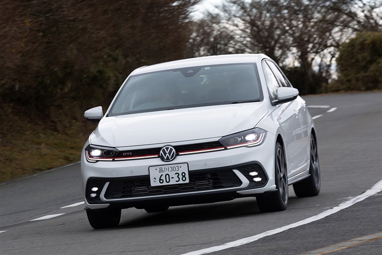 大柄な高性能車では味わえない快感…！　伝統のホットハッチ「ポロ GTI」試乗記