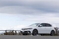 大柄な高性能車では味わえない快感…！　伝統のホットハッチ「ポロ GTI」試乗記