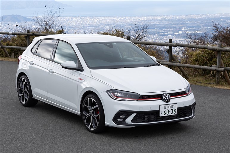 大柄な高性能車では味わえない快感…！　伝統のホットハッチ「ポロ GTI」試乗記