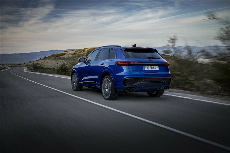 アウディの人気SUV「Q5」が新型に。スポーティなデザインへと一新、MHEV化で約840万円から