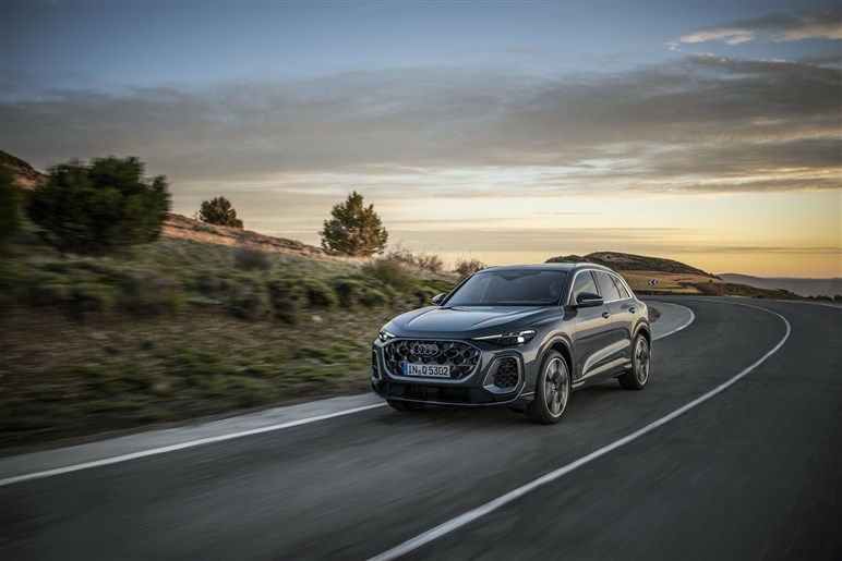 アウディの人気SUV「Q5」が新型に。スポーティなデザインへと一新、MHEV化で約840万円から