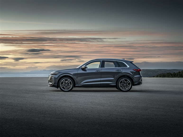 アウディの人気SUV「Q5」が新型に。スポーティなデザインへと一新、MHEV化で約840万円から
